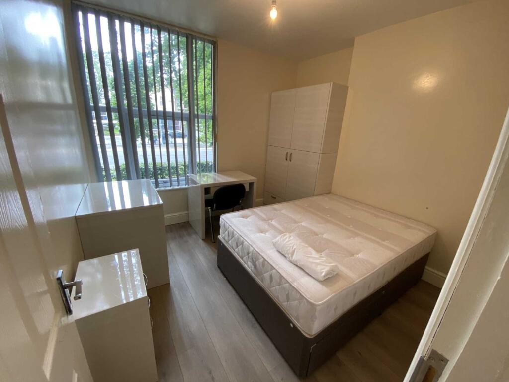 Apartment in Manchester, Ladybarn, Fallowfield - View 4