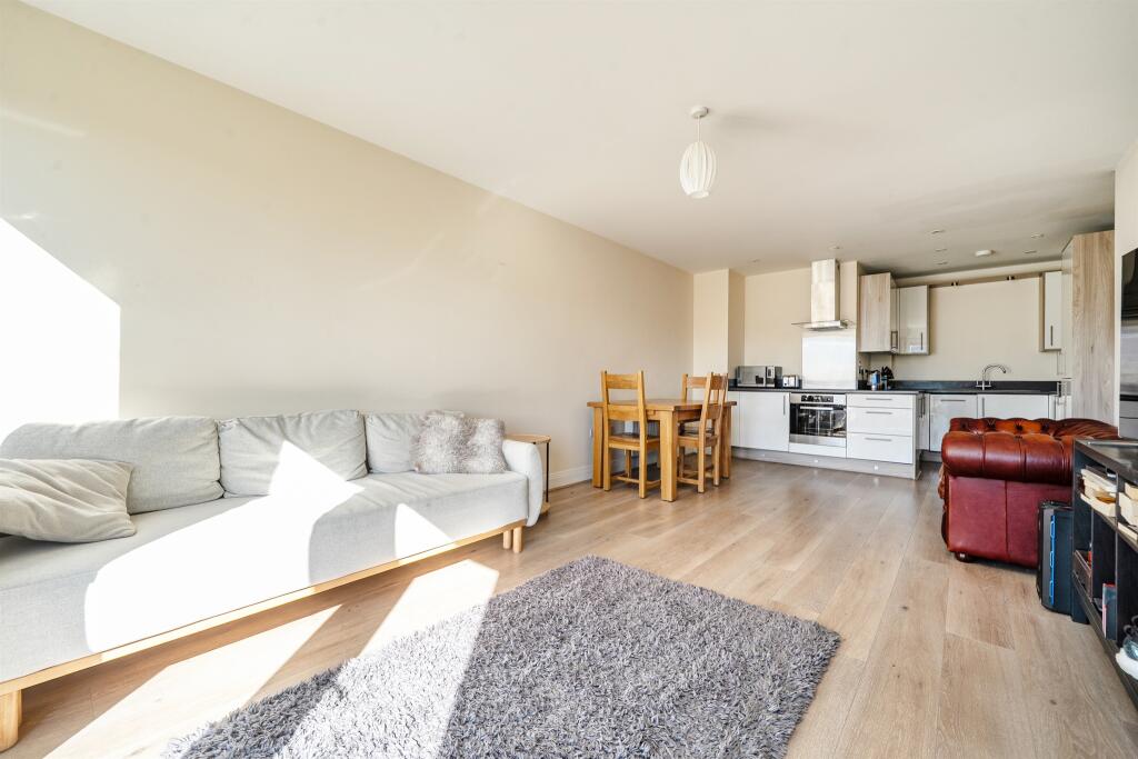 Apartment in Slough, Windsor and Maidenhead - More