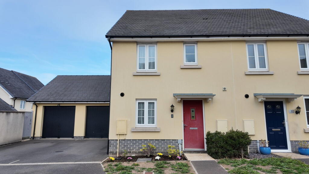 3-bed semi-detached on Capra Close, Newton Abbot, £275,000