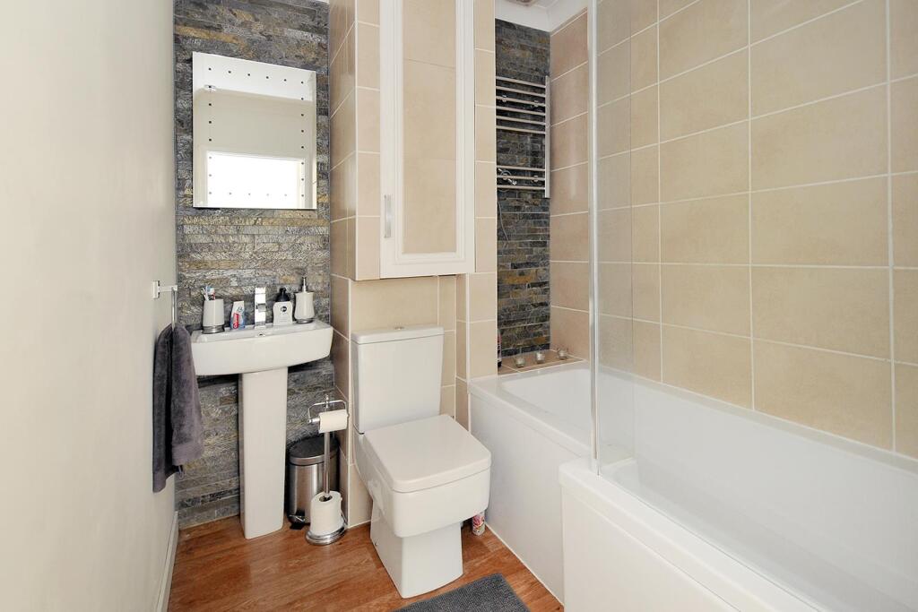Apartment in Worthing, West Worthing - More