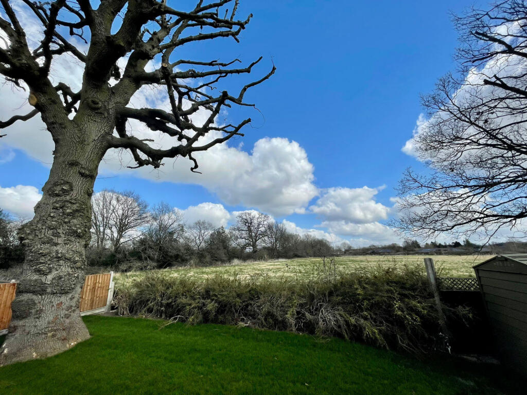 Kings Langley, Hertfordshire, WD4 photo 4