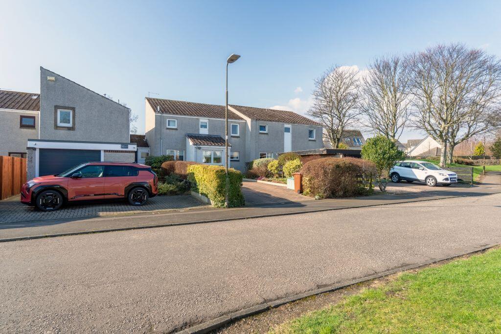 Main image of property: 38 Carlaverock Grove, Tranent, EH33 2EB