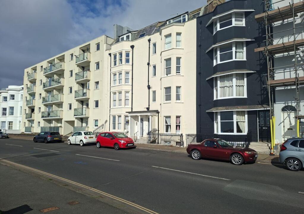 Main image of property: Flat 6, 25 South Terrace, Littlehampton, BN17 5PA