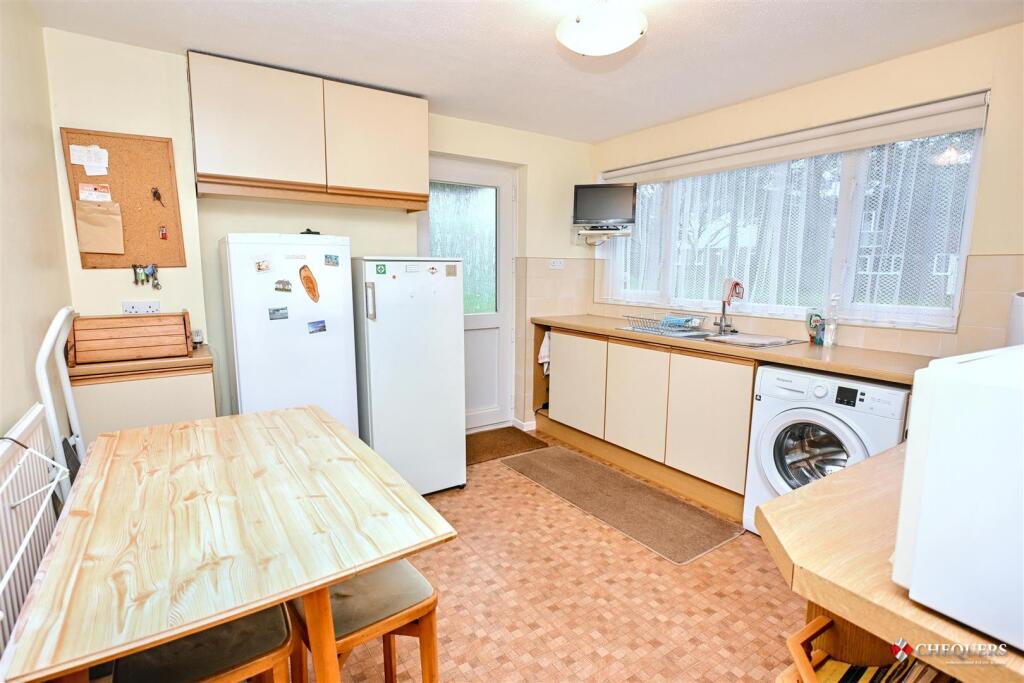 House in Basingstoke and Deane, Kempshott - View 3