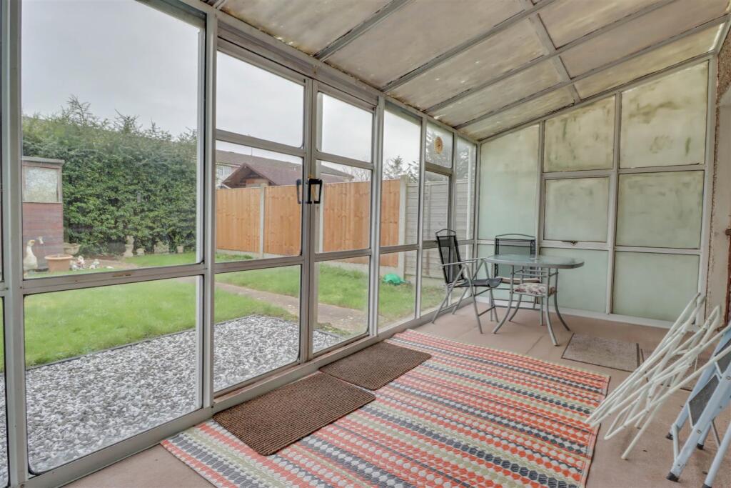 Alderney Gardens, Wickford photo 2