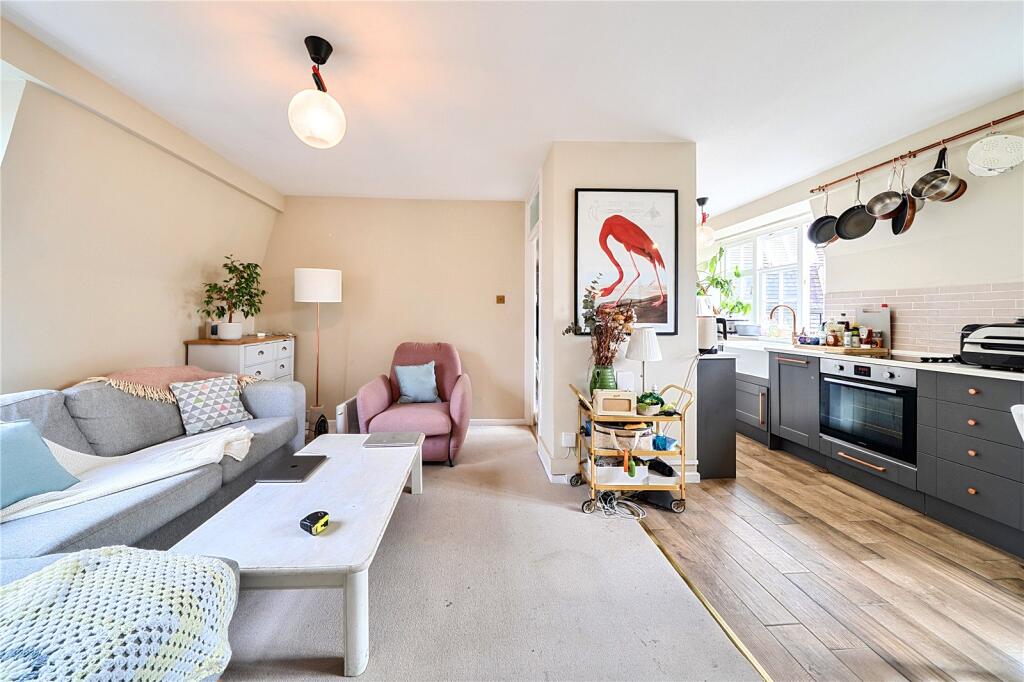 Apartment in London - More