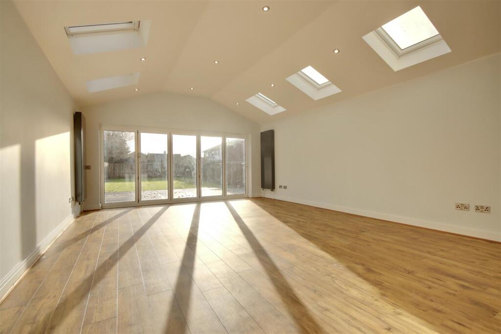 House in Havant, Lovedean - More