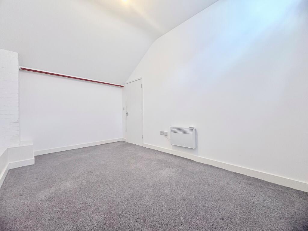 Apartment in East Hertfordshire, Ware - View 5