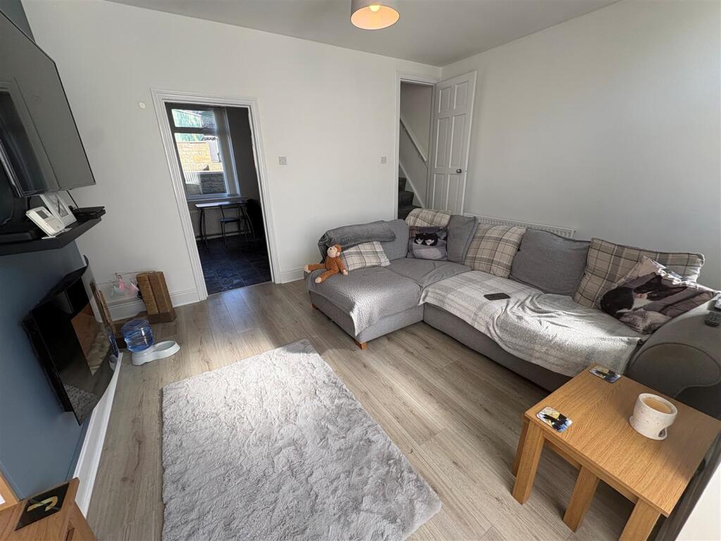 Hollin Terrace, Shipley photo 4