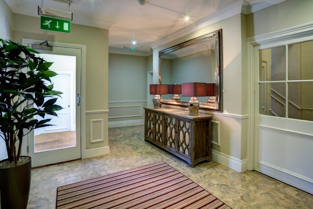 House in Purley on Thames, West Berkshire - More