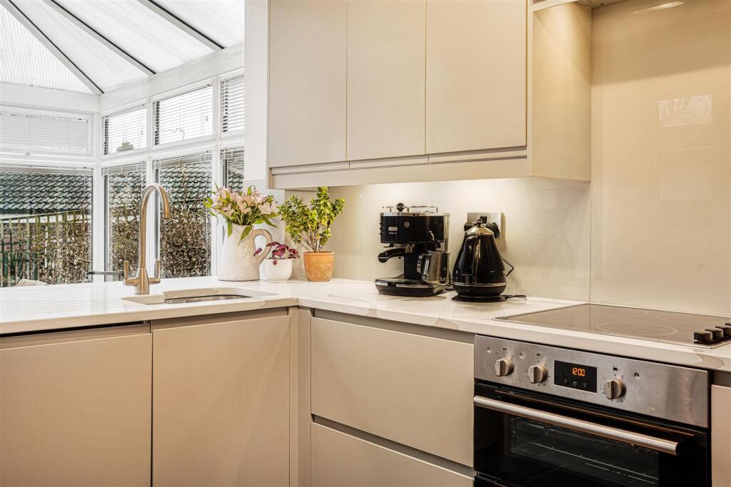 Additional image 42 of Hawthorn Crescent, Baildon, Shipley