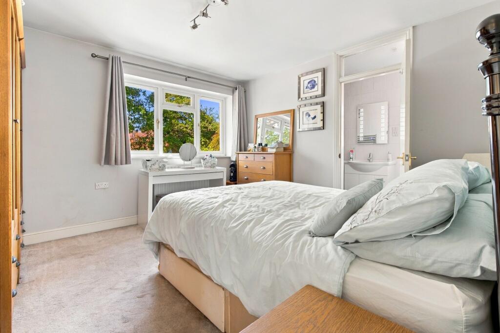 House in Newell Green, Warfield - More