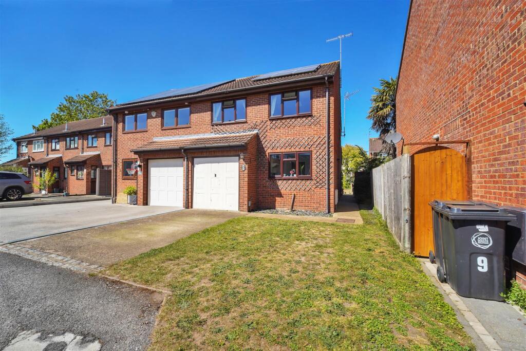 Main image of property: Chuters Close, Byfleet, West Byfleet