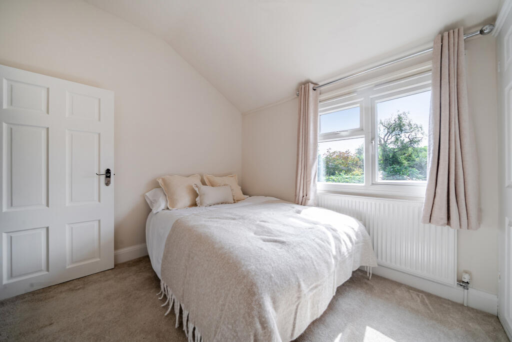 House in Bromley - More