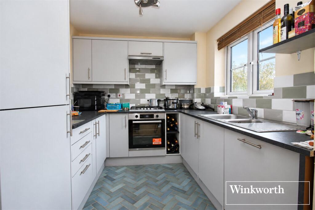 Apartment in Watford - View 3