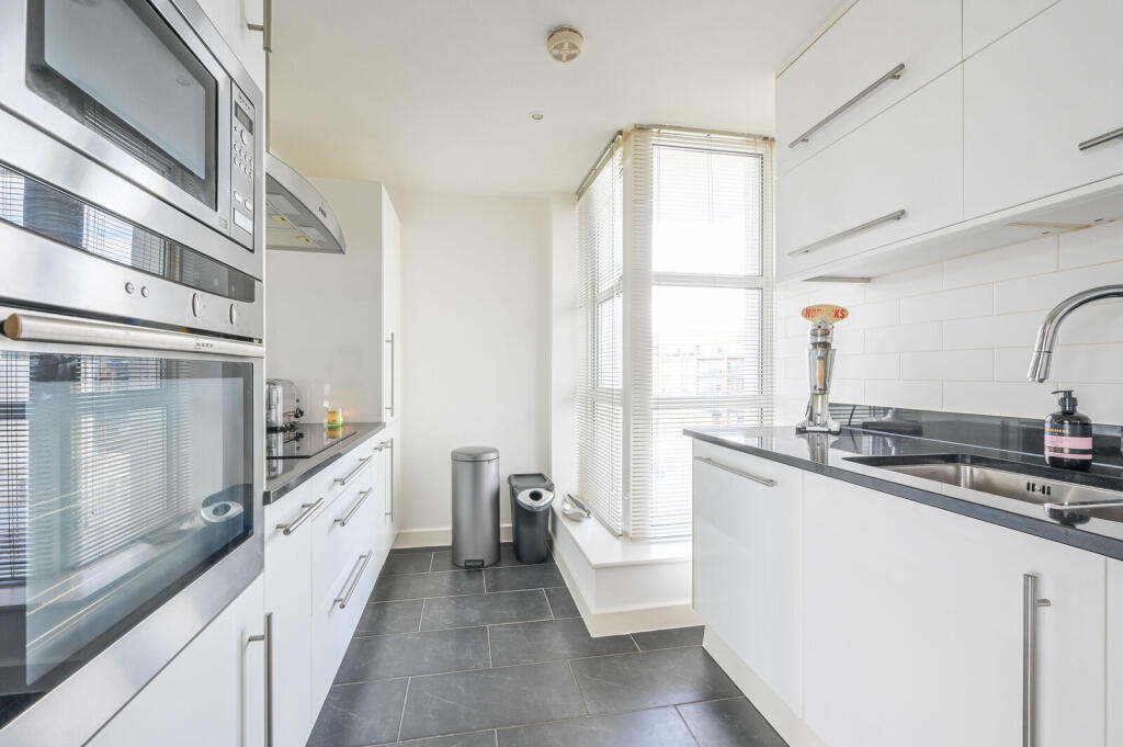 Apartment in London - View 5