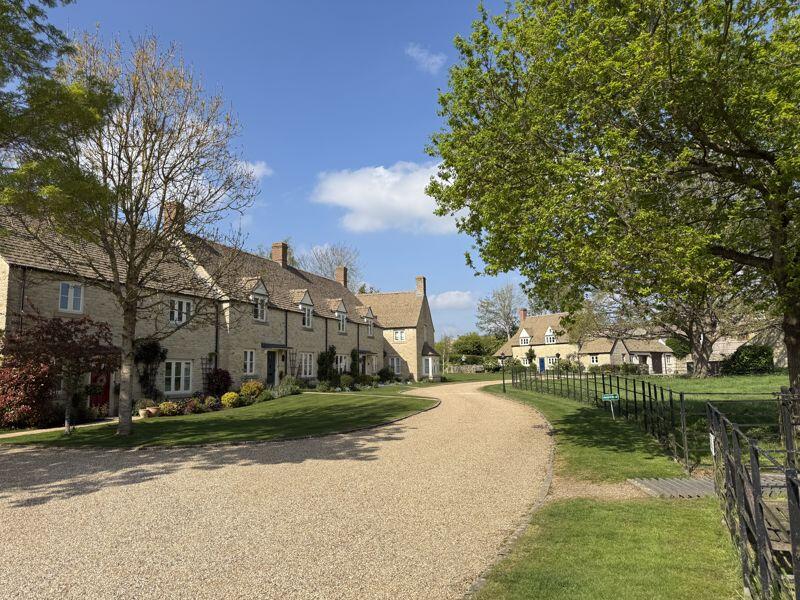 West Allcourt, Lechlade photo 2