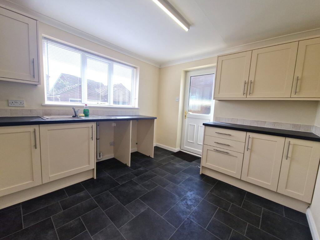 Wharfedale Drive, Bridlington, North Humberside, YO16 photo 2