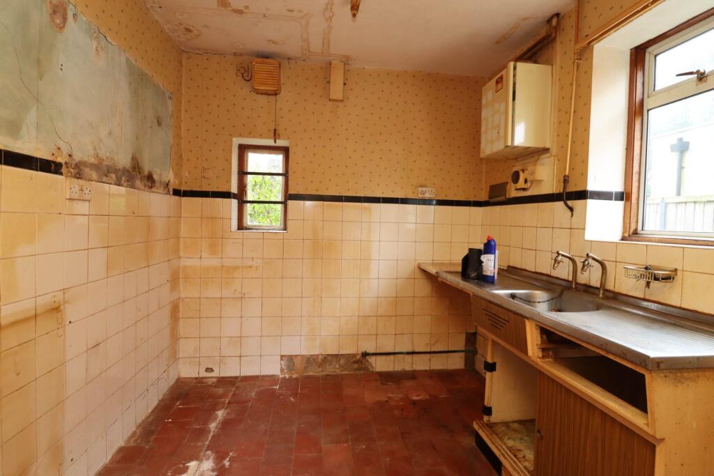 Morland Avenue, Bromborough photo 5