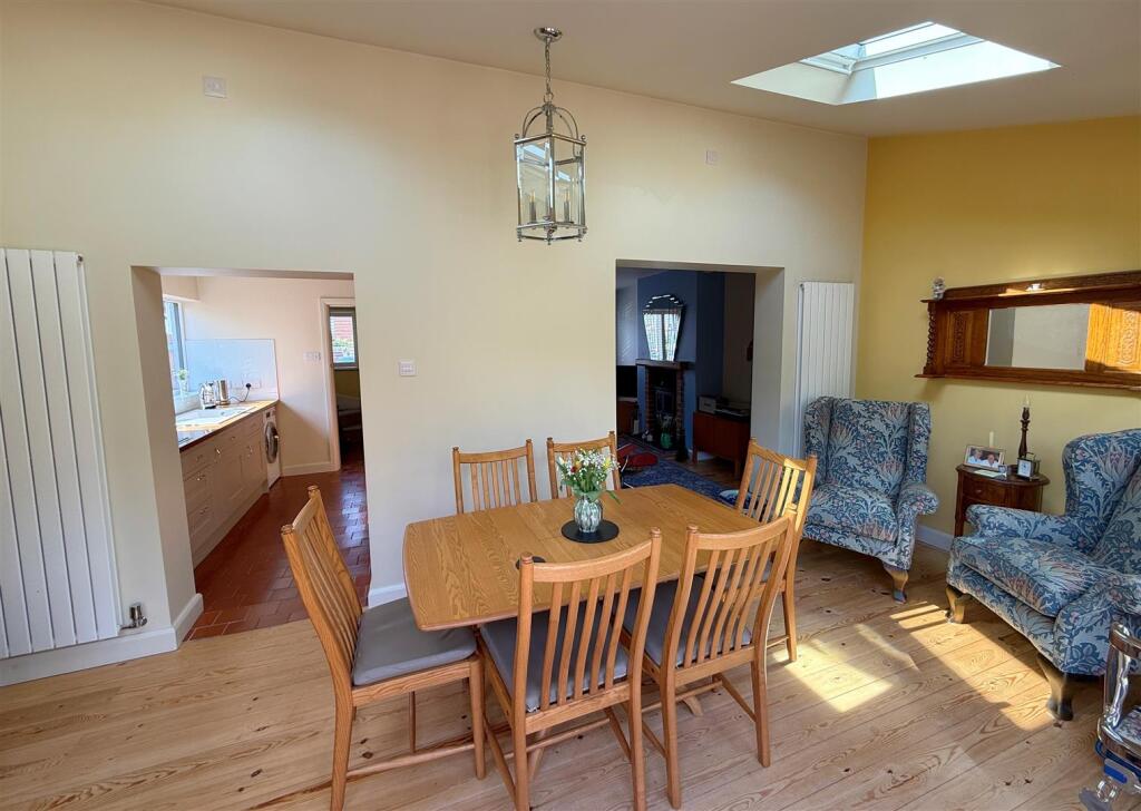 Kendall Avenue, Stratford-Upon-Avon - More