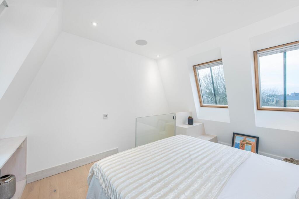 2 bedroom end of terrace house for rent