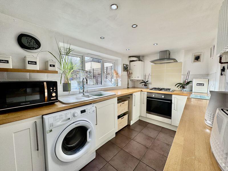 Character Cottage - Bourne End photo 3