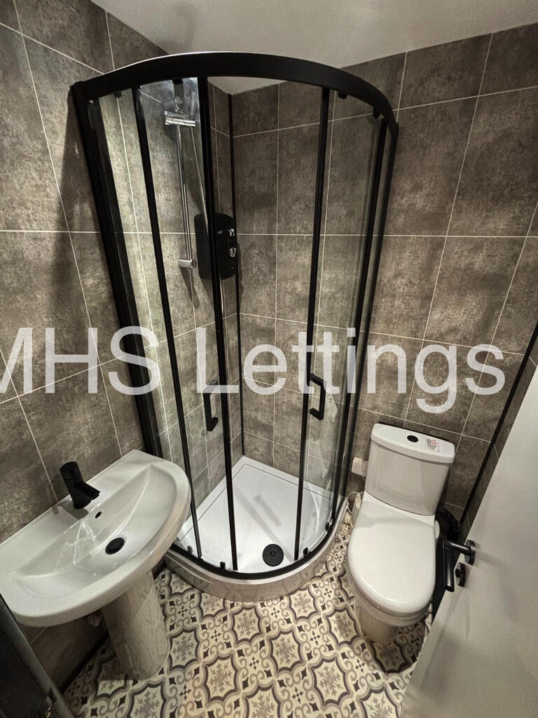 6 bedroom terraced house for rent