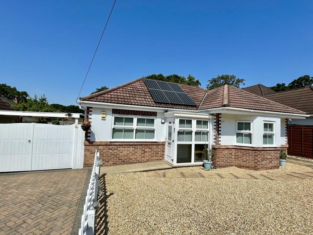 2-bed detached on Skipton Close, Broadstone, £349,950