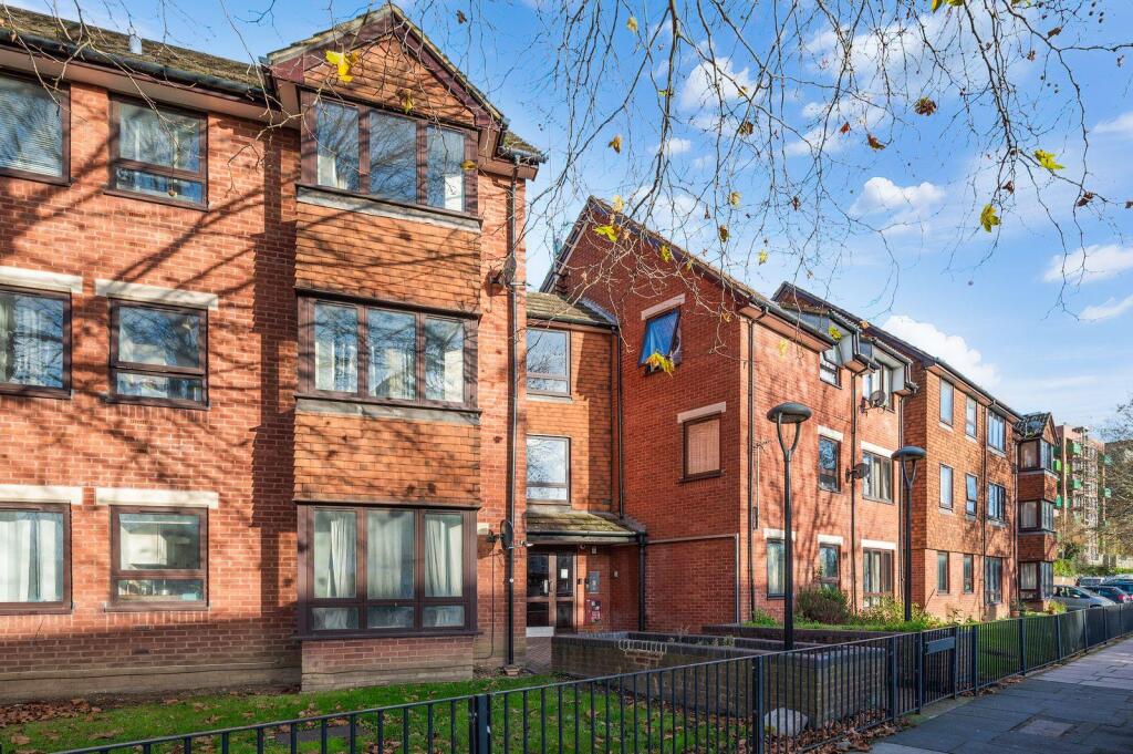 Brook Avenue, Wembley, HA9 photo 2
