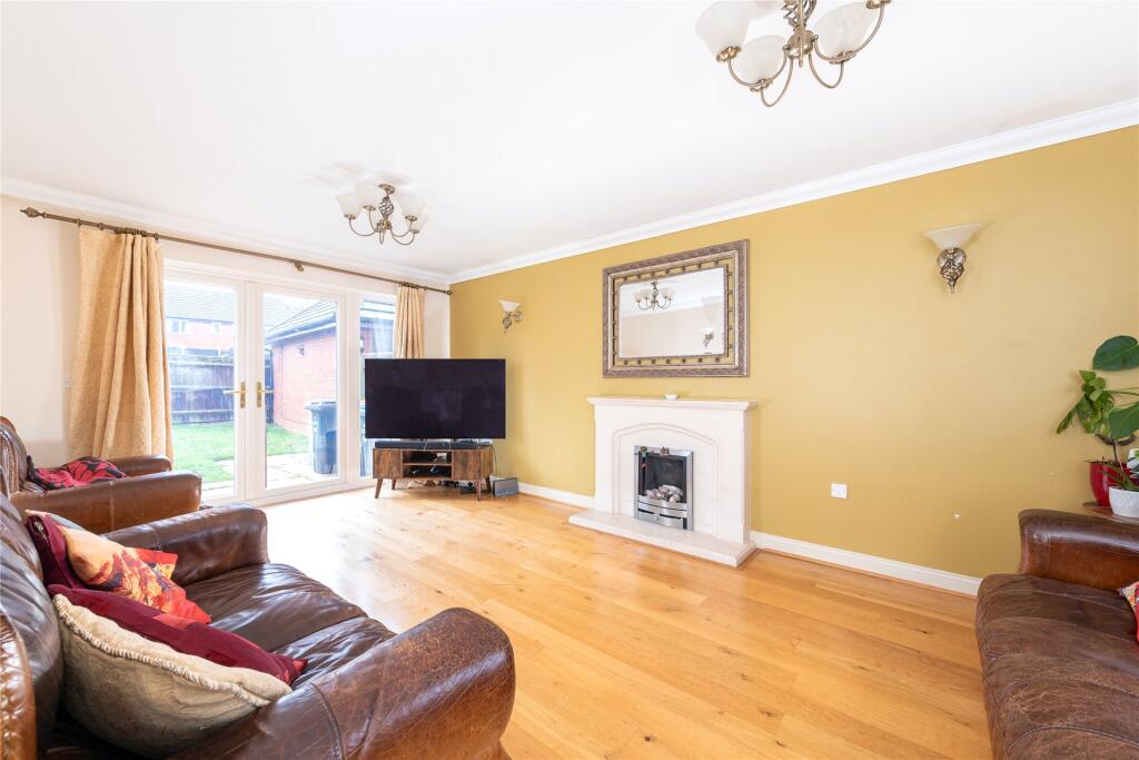 Wickstead Avenue, Grange Farm, Milton Keynes, Buckinghamshire, MK8 photo 3