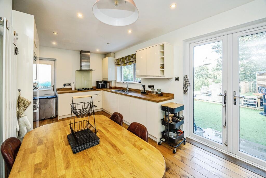 Norris Close, Huddersfield, HD5 photo 3