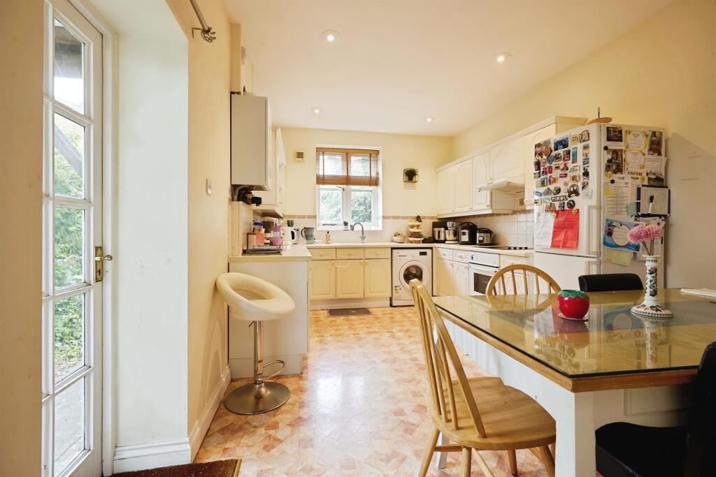 House in Gillingham, Lodbourne - View 4