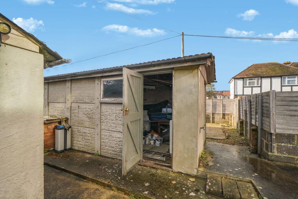 House in Croydon - View 4