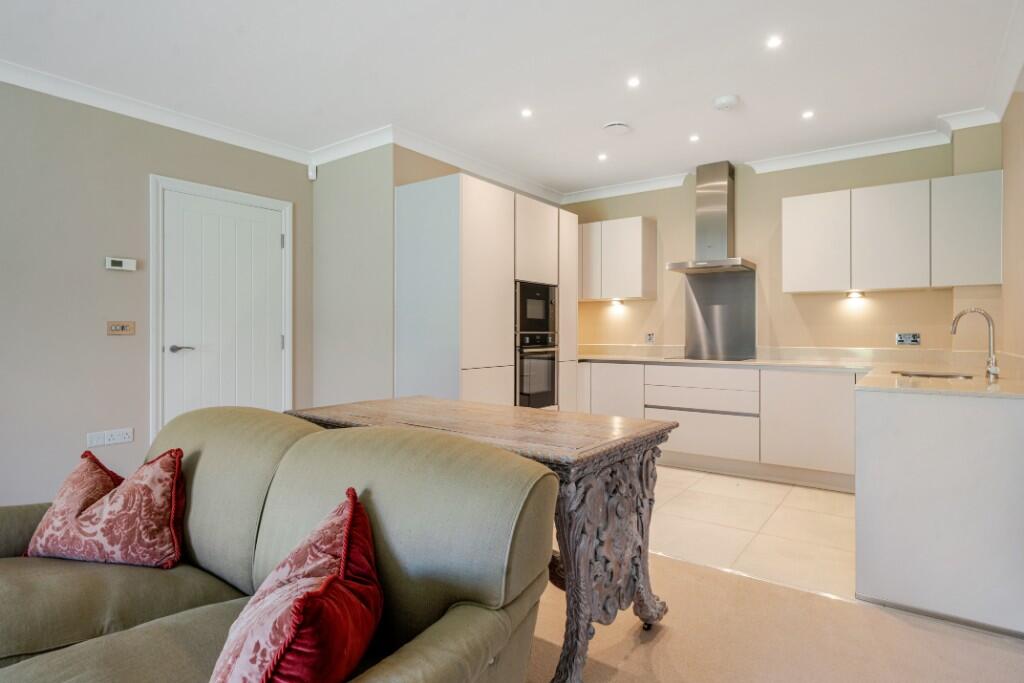 19 Beckings Court, Jones Way, Horsleys Green, HP14 3GR photo 4
