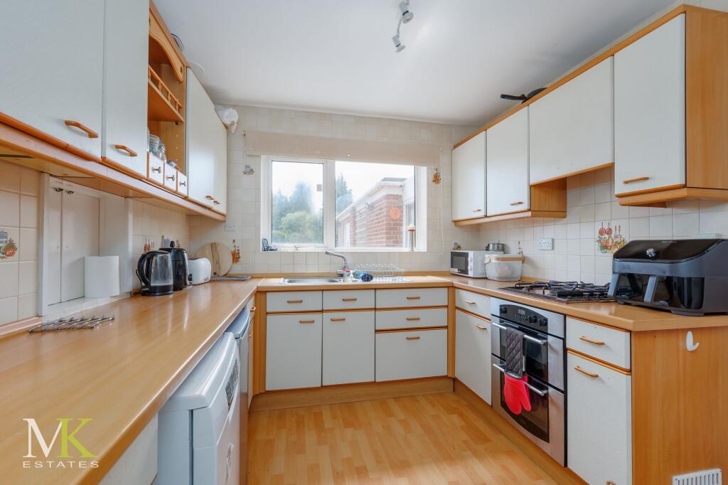 Feversham Avenue, Bournemouth, BH8 photo 5