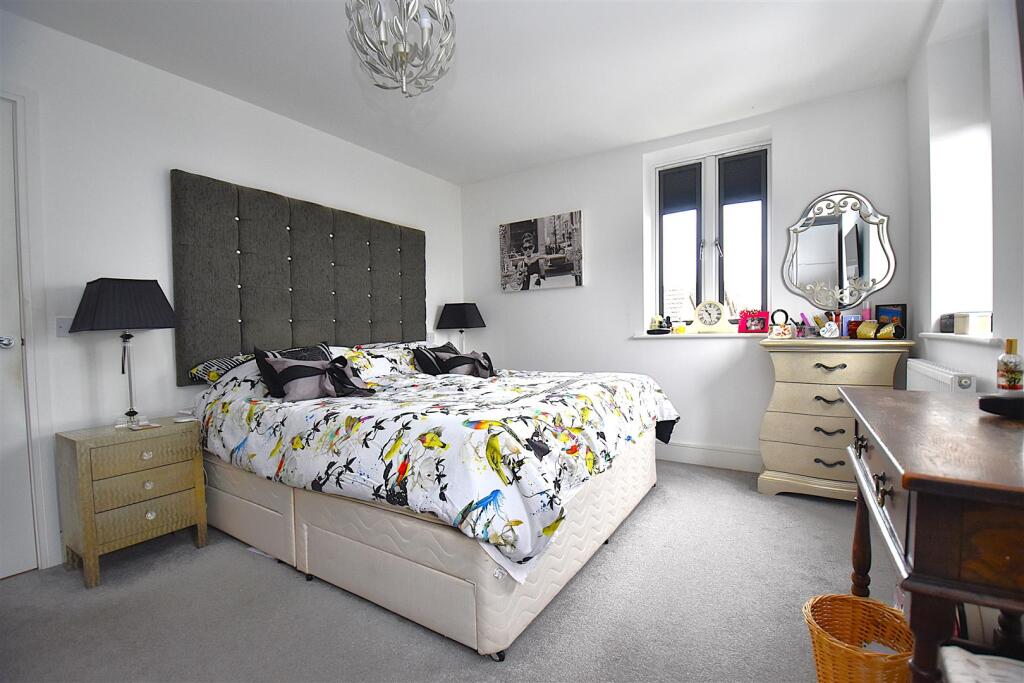 Apartment in Rochford, Hawkwell - View 2