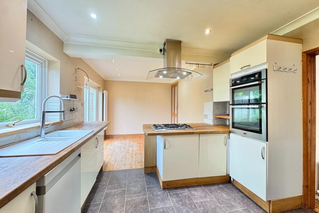 House in Fareham, Locks Heath - View 5