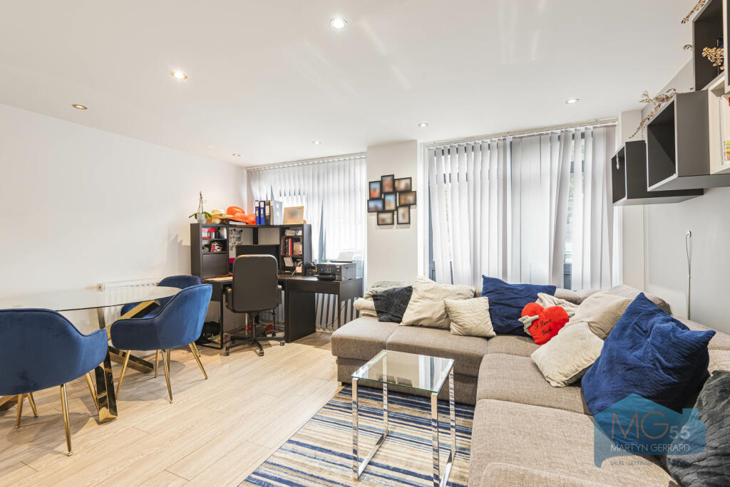 Main image of property: Colney Hatch Lane, Muswell Hill, London, N10