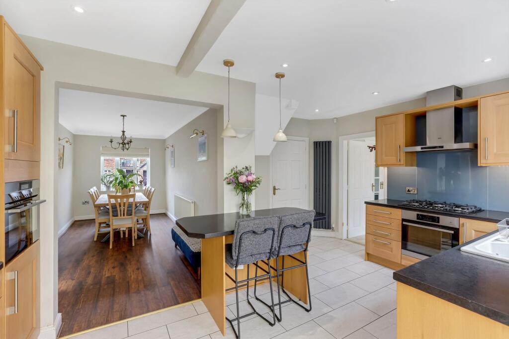House in Gedling, Woodthorpe - More