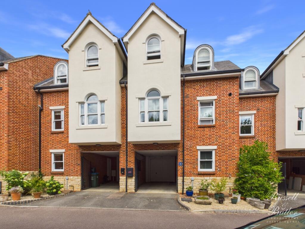 Main image of property: Sandmartin Close, Buckingham, MK18