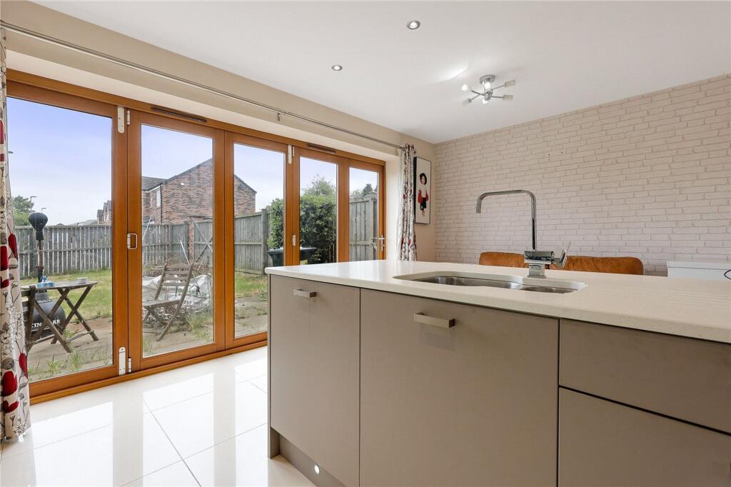 House in Stockton-on-Tees, Ormesby Bank, Normanby - View 4