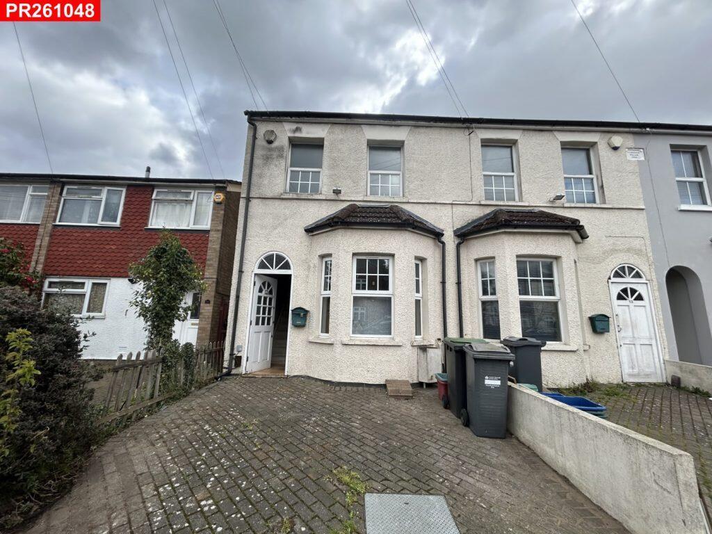 Main image of property: Browells Lane - 2 Bedrooms Flat
