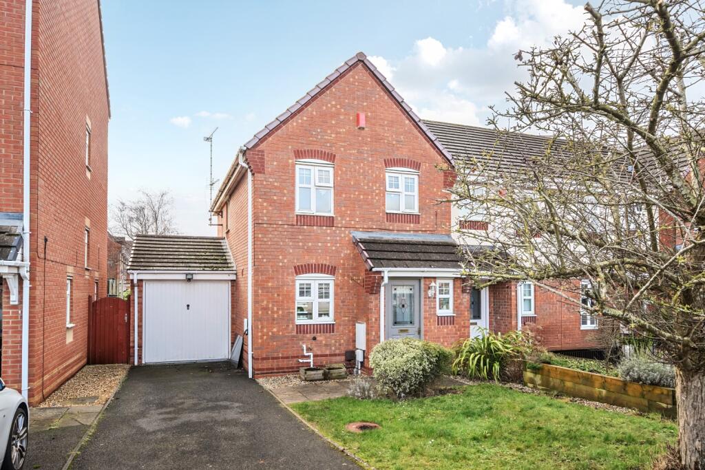 Main image of property: BANQUO APPROACH, HEATHCOTE, WARWICK, WARWICKSHIRE, CV34