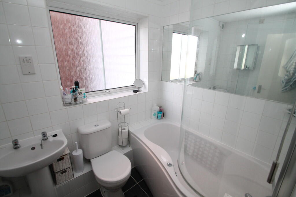 Apartment in Vale of White Horse, Caldecott, Abingdon on Thames - View 4