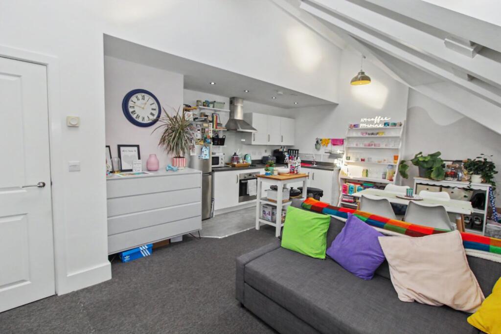 Apartment in Leicester - View 3
