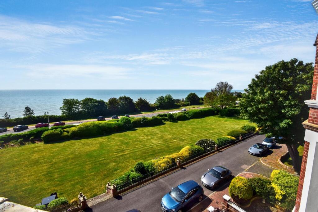 Apartment in Eastbourne, East Sussex - More