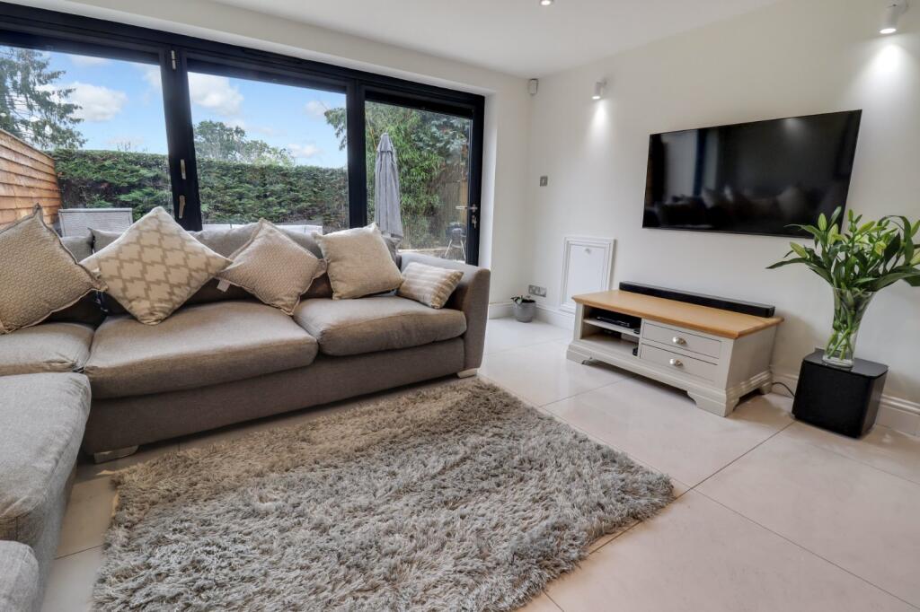 House in Slough - View 5