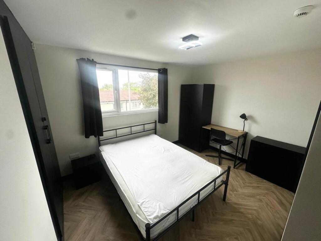 Main image of property: Stonecliffe Lawn (Room 4), Farnley, Leeds