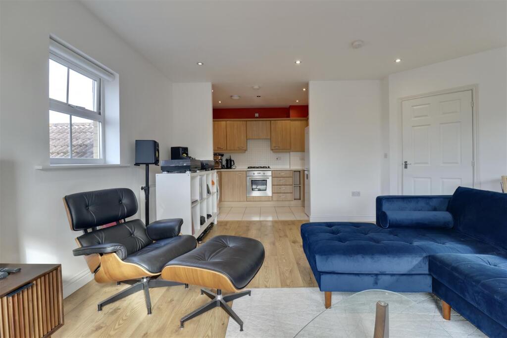 Apartment in Fareham, Hill Park - View 4