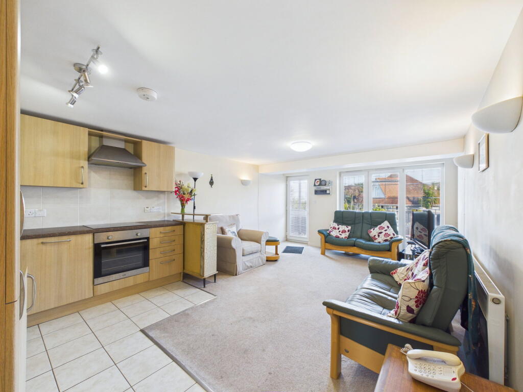 Apartment in Torquay, Torbay - More